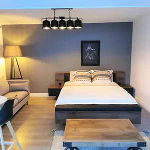 https://studio-trs-chaleureux-entirement-refait-neuf.hotels-rhonealpes.com
